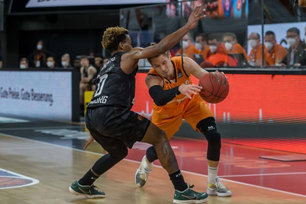 却数次拉开 却数次拉开